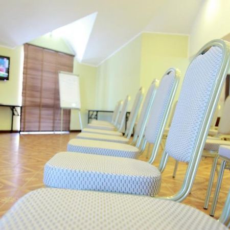 Knyazhyi Dvir Hotel Knyazhichi  Buitenkant foto
