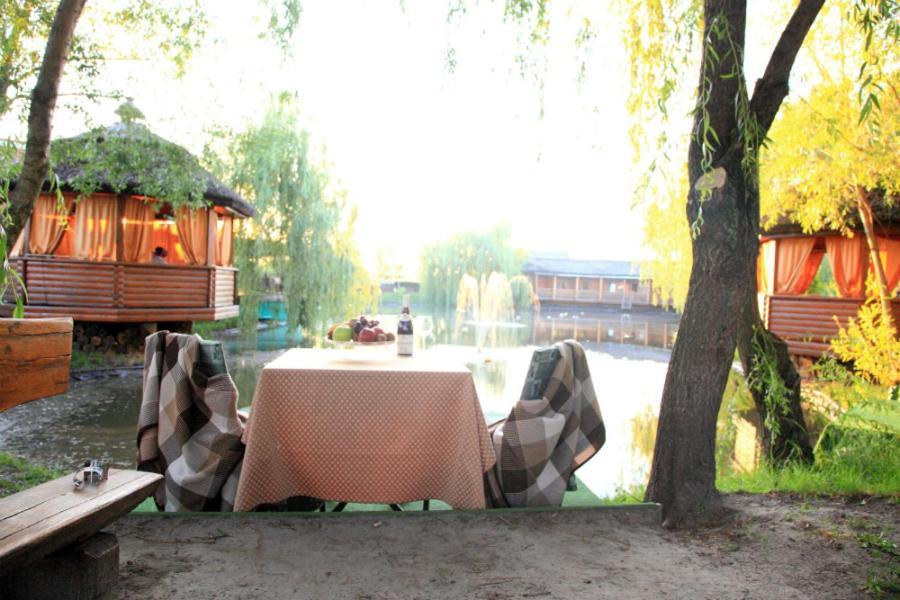 Knyazhyi Dvir Hotel Knyazhichi  Buitenkant foto