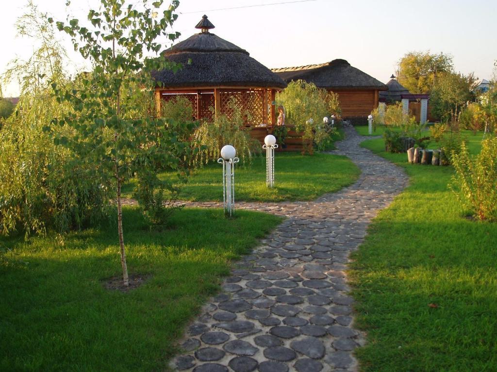 Knyazhyi Dvir Hotel Knyazhichi  Buitenkant foto